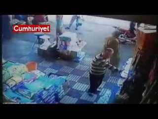 Tacizciyi tek yumrukla böyle yere serdi