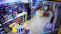 Un ladrón recibió una golpiza de clientes y el dueño de un local luego de intentar robar