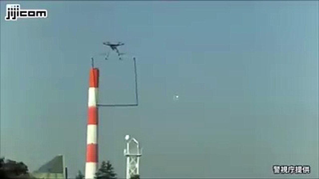 Teknolojinin gelişmesiyle yaygın hale gelen dronelar kimi zaman yasadışı işler yapmak için kullanılıyor. Tokyo polisi bu duruma üzerinde ağ bulunan başka bir drone kullanarak çare bulmuş