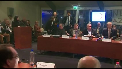 Une manifestation contre un projet de centre pour réfugiés dégénère en émeute