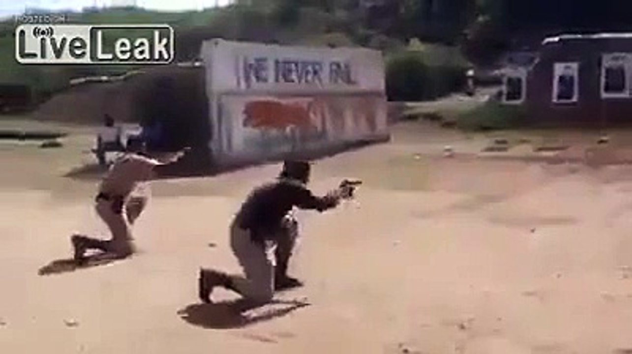 Un entraînement de policiers ressemble à s'y meprendre à une danse synchronisée