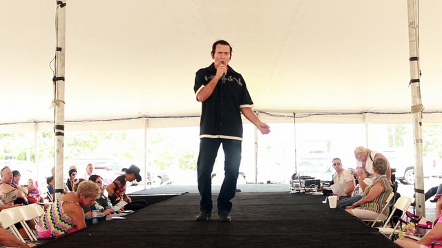 Open mic performance 'Don't Be Cruel' Elvis Week 2015