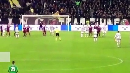 Zap Foot du 17 décembre: le coup franc de Pogba, la passe lumineuse d'Iniesta, Aubameyang n'en finit plus de marquer