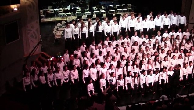 Silent Night Sainte-Nuit Choeur 150 Éleves de l'École JFP Montreal. Concert Hall École Le Plateau 16 Décembre 2015