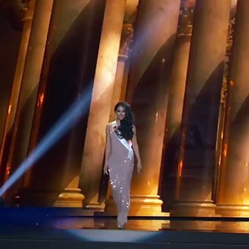 Miss Myanmar se resbaló en el desfile de gala preliminar del Miss Universo