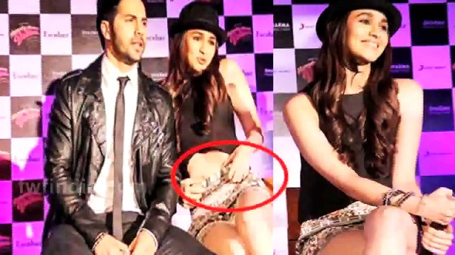 Alia Bhatt Wardrobe malfunction Oops Moment