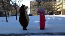 Маша и Медведь танцуют лезгинку)