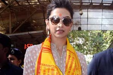 Deepika seeks blessings at Siddhivinayak before BM's release
