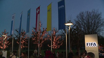 Blatter depõe na Fifa e acredita em decisão favorável