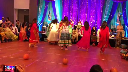 Pakistani Wedding Superb Dance On Indian Song