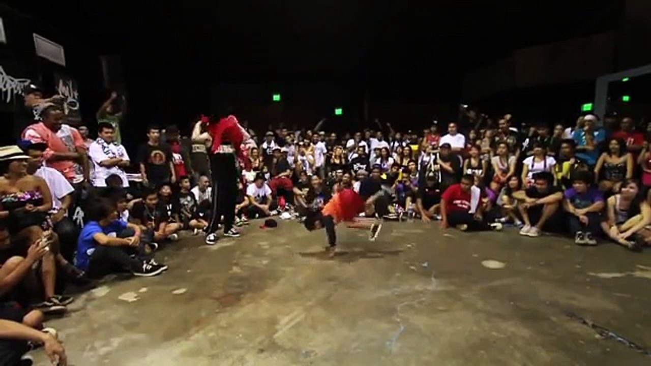 Child challenges the best dancer in the world and humiliates him -