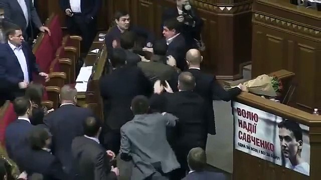 МОЛНИЯ! Яценюка схватили за яйца в верховной раде! 11.12.15 яценюк, барна, драка