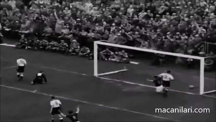 Télécharger la video: 04.07.1954 - 1954 World Cup Final West Germany 3-2 Hungary / Batı Almanya 3-2 Macaristan