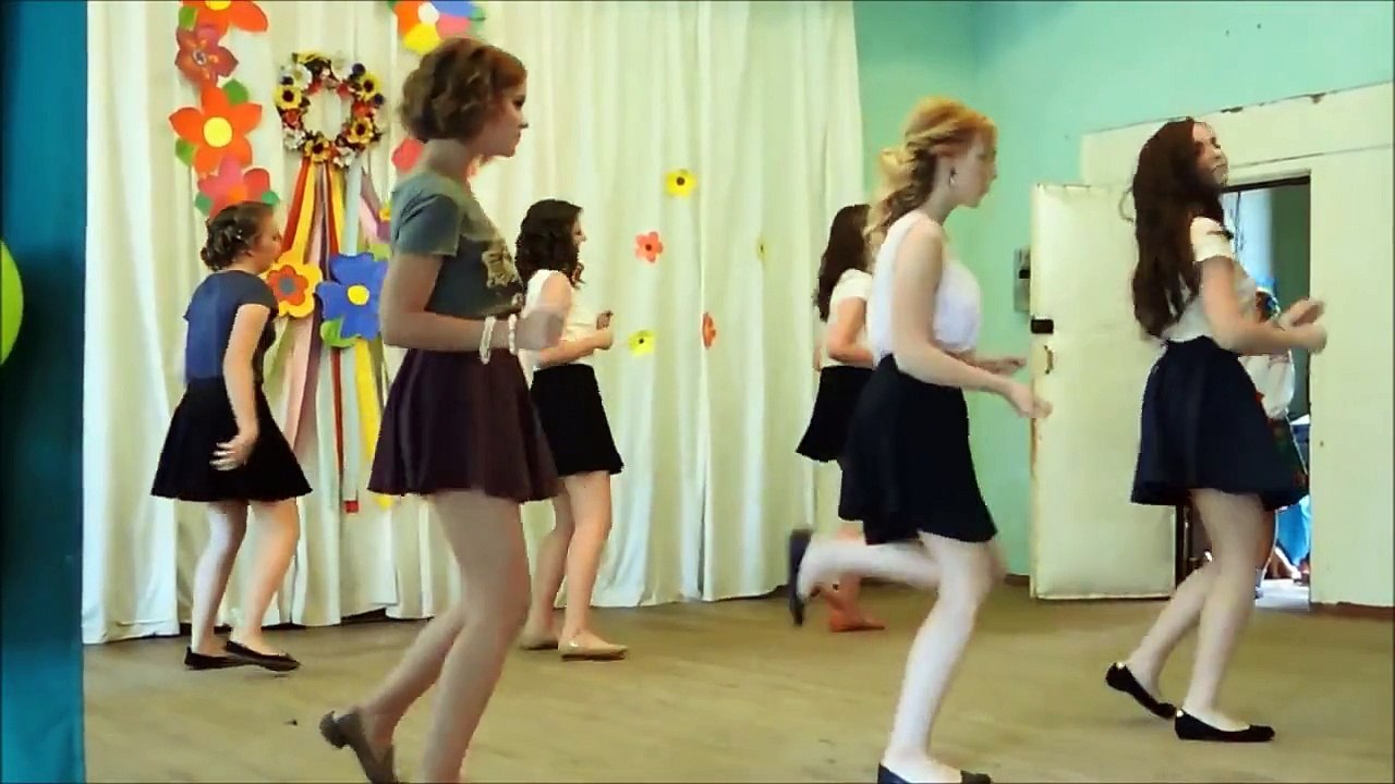 Schoolgirls dancing REMIX NEW