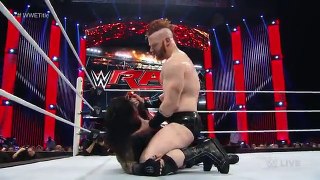 WOW! Roman Reigns vs. Sheamus - WWE World Heavyweight Championship Match Raw, December 14, 2015