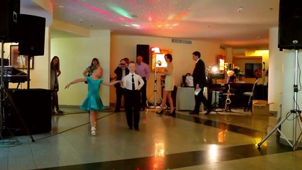 Дети классно танцуют самбу. ВСЕ В ШОКе