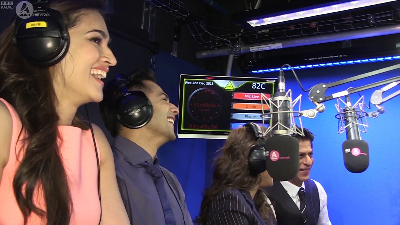 Shah Rukh Khan, Kajol, Varun Dhawan and Kriti Sanon in Dilwale Desioke