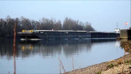Le Danube avalant au barrage de Thoissey le 19 décembre 2015