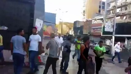 Así fueron los disturbios provocados por 'buhoneros' y la GNB en Capitolio