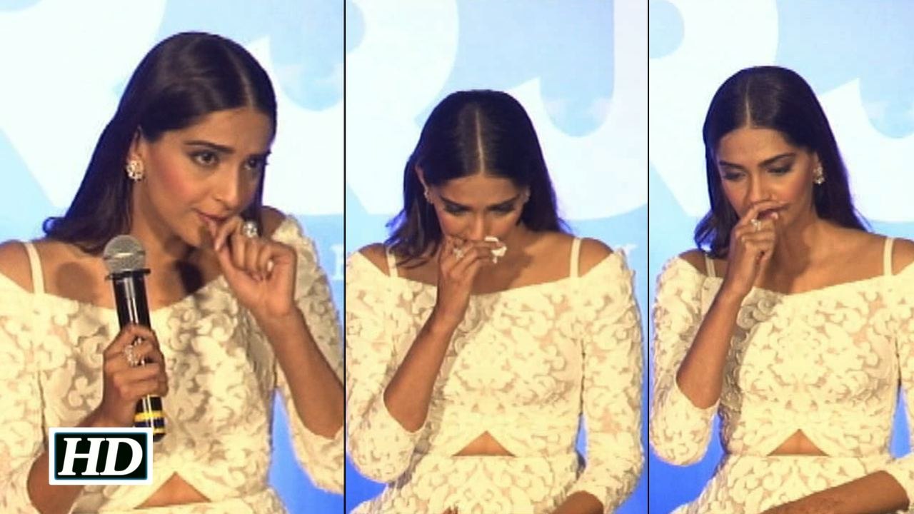Sonam Kapoor Caught Crying at Neerja Trailer Launch