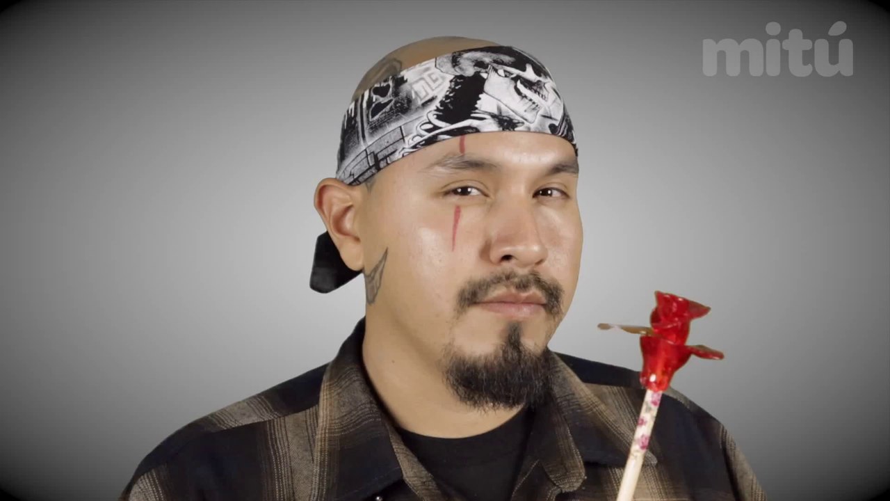 Cet ancien prisonnier vous explique comment faire de belles roses en sucre