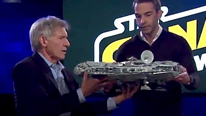 Harrison Ford détruit un Faucon Millenium en LEGO