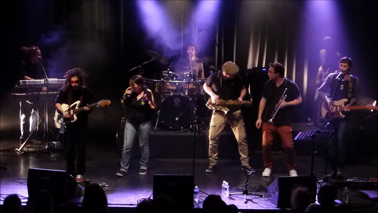 Sista Lanza backée par Natty Crew à la MJC l'escale - trop perdu de temps (live)