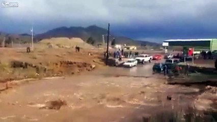 This trucker doesnt wait around.. No floods no fear hhhhhh amazing footage 18 december 2015