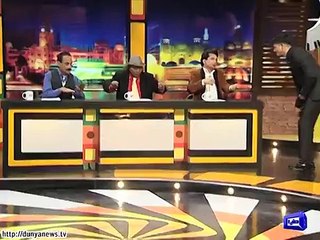 Dunya News- Which song SRK asked DJ to sing in Mazaqraat-Jazzi Collection