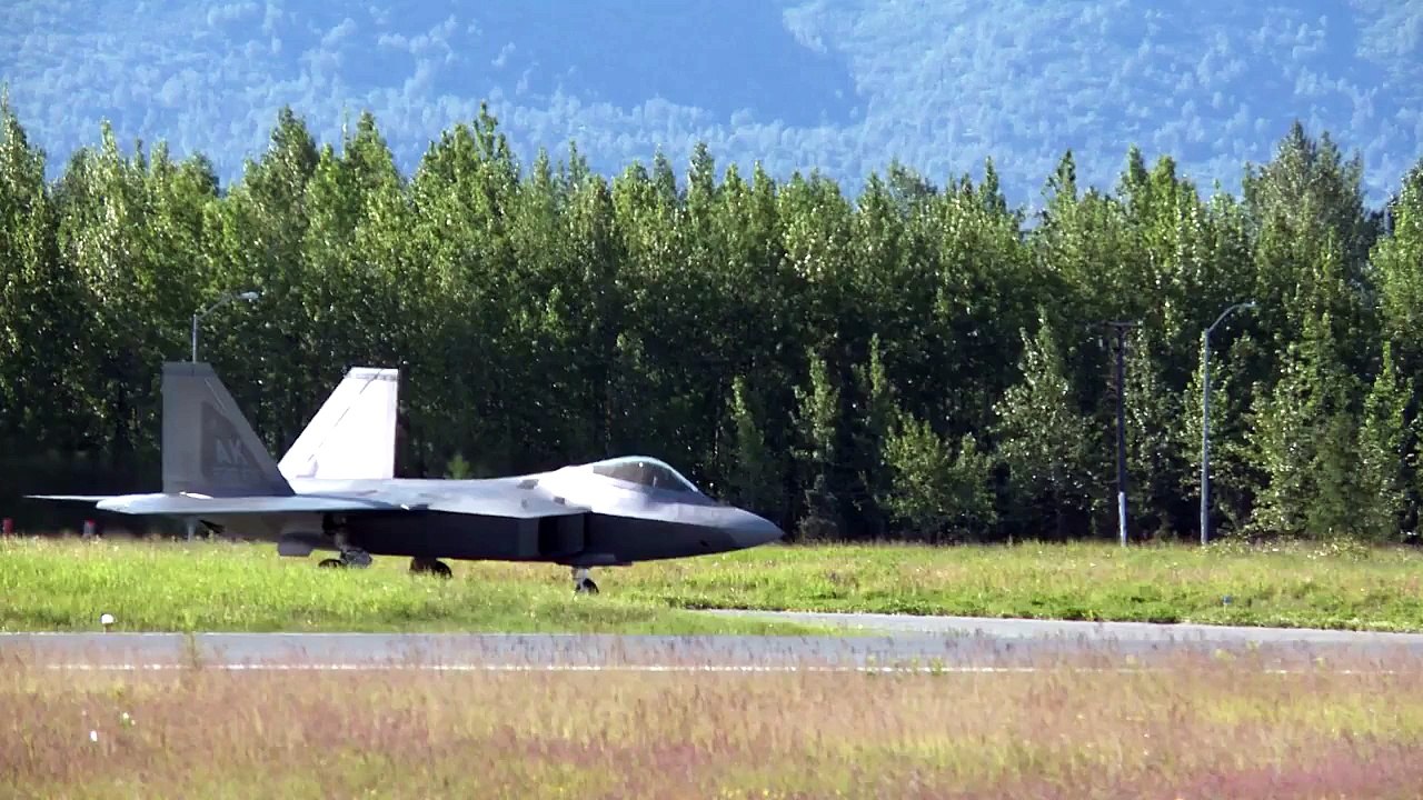 F 22 Take Offs
