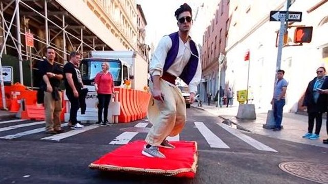 Aladdin et son tapis volant à New York