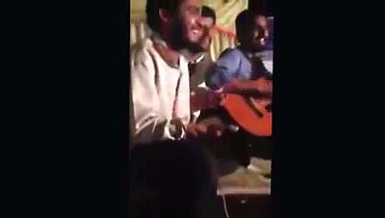 New 2016 Smack that eminem feat akon pakistani style - rip eminem smack that - pakistan funny talent