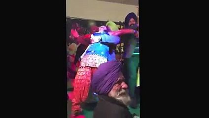 New 2016 Punjabi viyah dance - funny punjabi wedding dance - viyah kaand