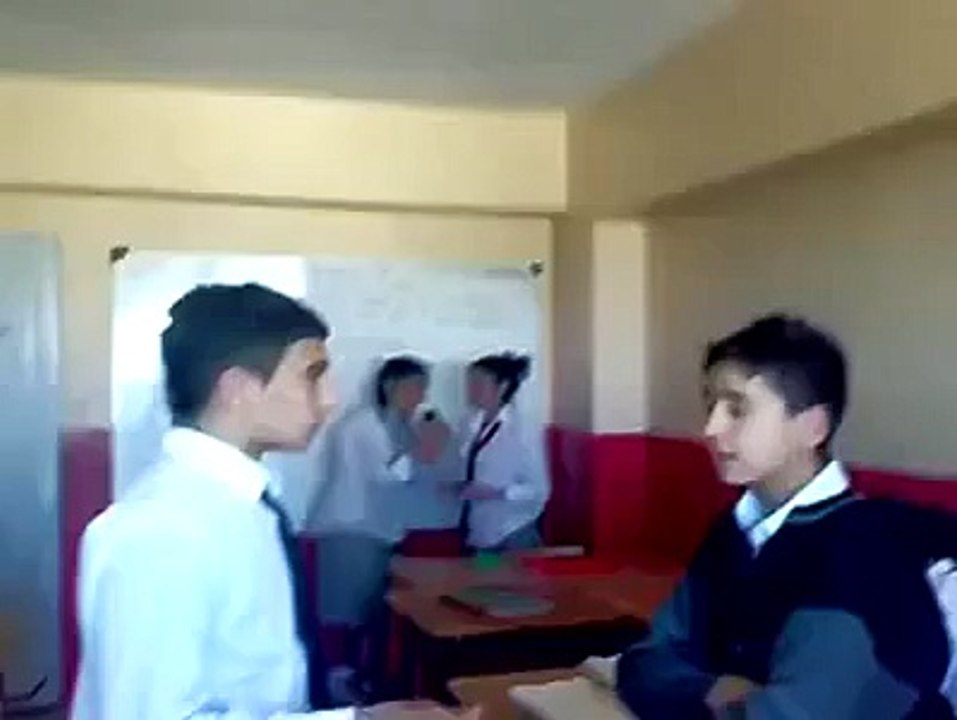 SINIFTA TOKADI ÇAKTI