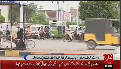 Traffic Warden Beats Citizen in Lahore