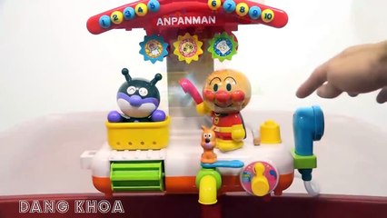 Đồ chơi Anpanman cho bé chơi trò chơi tắm cho búp bê ở hồ bơi rất vui