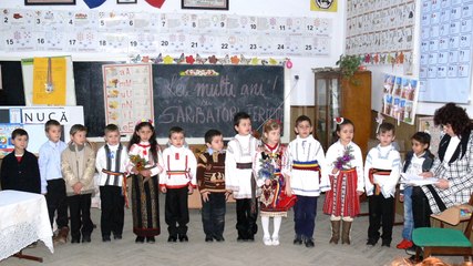 SERBARE DE MOS CRACIUN LA VATRA HUDESTI P[RIMA PARTE