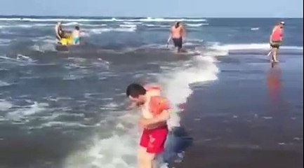 Köksal Baba Denize Giriyor -)
