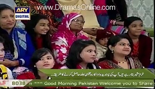 ڈاکٹر خرم ماہرہ خان کیساتھ فلرٹ کرتے ہوے، اس پر ماہرہ کا بھی ری ایکشن دیکھیں
