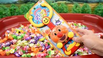 マジックハンドでお菓子取り❤アンパンマン アニメ＆おもちゃ Anpanman toys anime