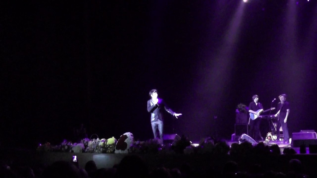 Саша Бон говорит про Диму Билана (концерт А.Бона, Москва, Crocus, 29.05.2015) (NinochkaOv)