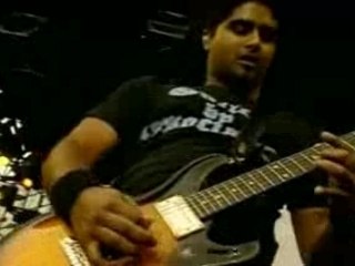 Sum 41 In Too Deep (Live)