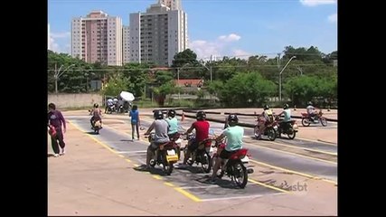 Projeto de lei limita horários em que motos podem andar com passageiros