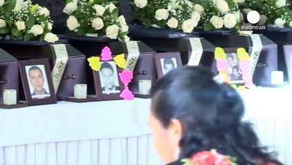 El Gobierno colombiano entrega los restos de 29 desaparecidos a sus familias