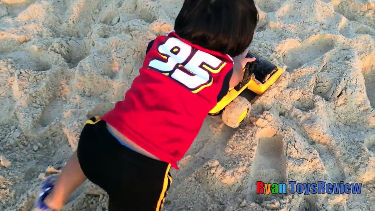 THOMAS AND FRIENDS Playtime at the Beach Thomas the Tank Engine James Surprise Toys Ryan ToysReview