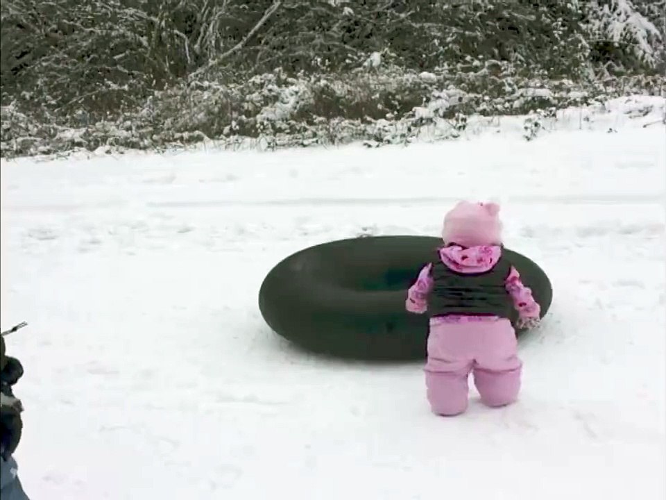 Pup Does The Snowtime Scoot