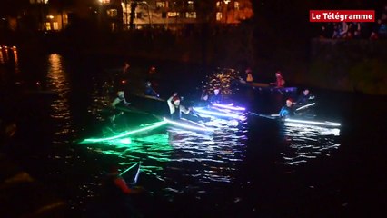 Landerneau. Le Père Noël arrive en kayak