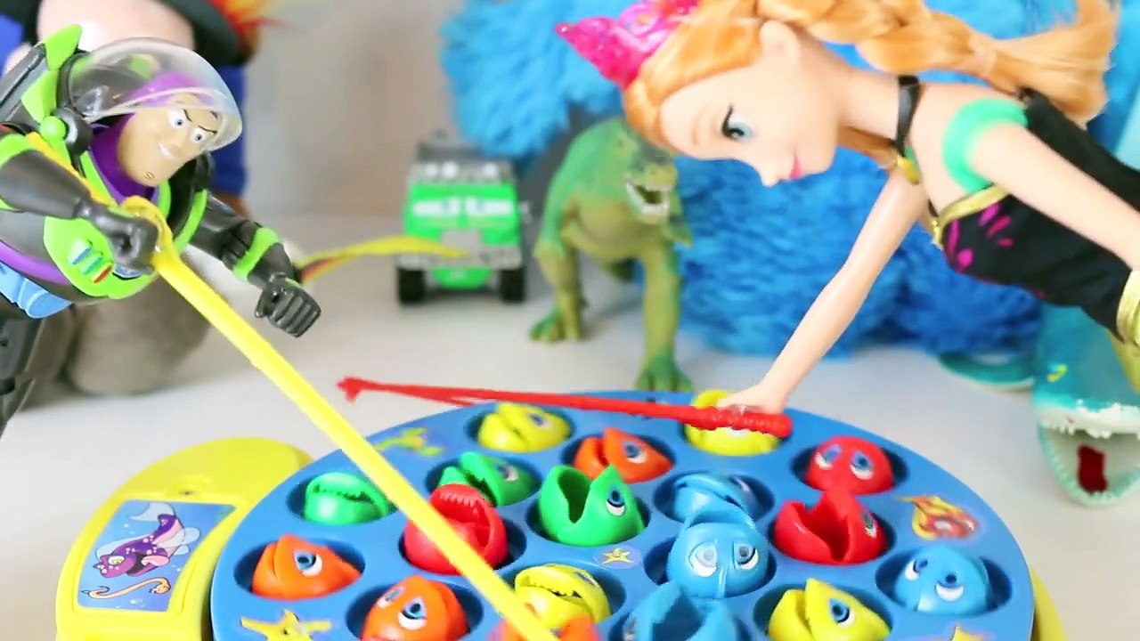 DisneyCarToys vs ToysReviewToys with Buzz Lightyear and Disney Frozen Anna Fishing Game Competition