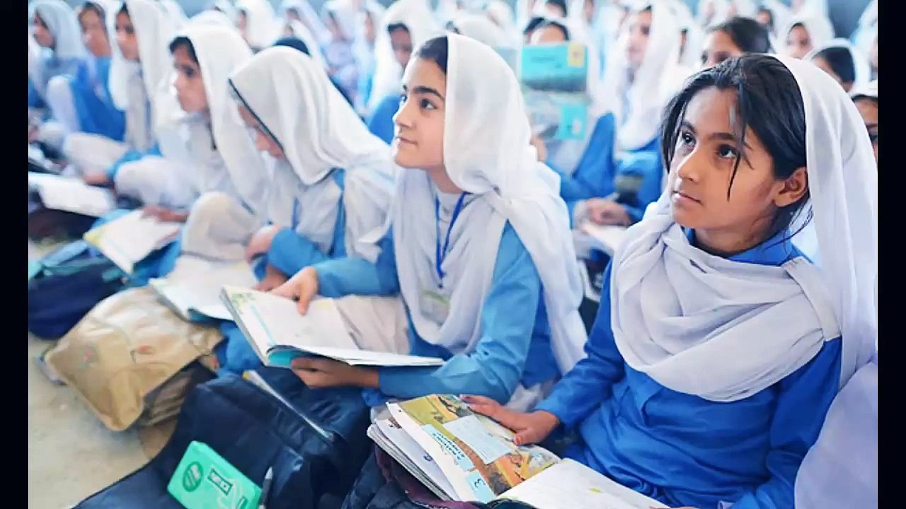 Mujhe Dushman ke Bachon ko Parhana Hai _ ISPR New Song _ APS Peshawar[2]