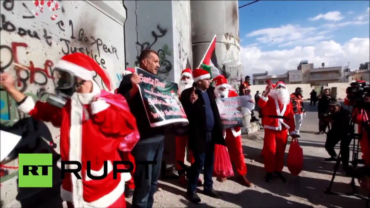 Pères Noël palestiniens VS policiers israëliens : 14 blessés dans les affrontements
